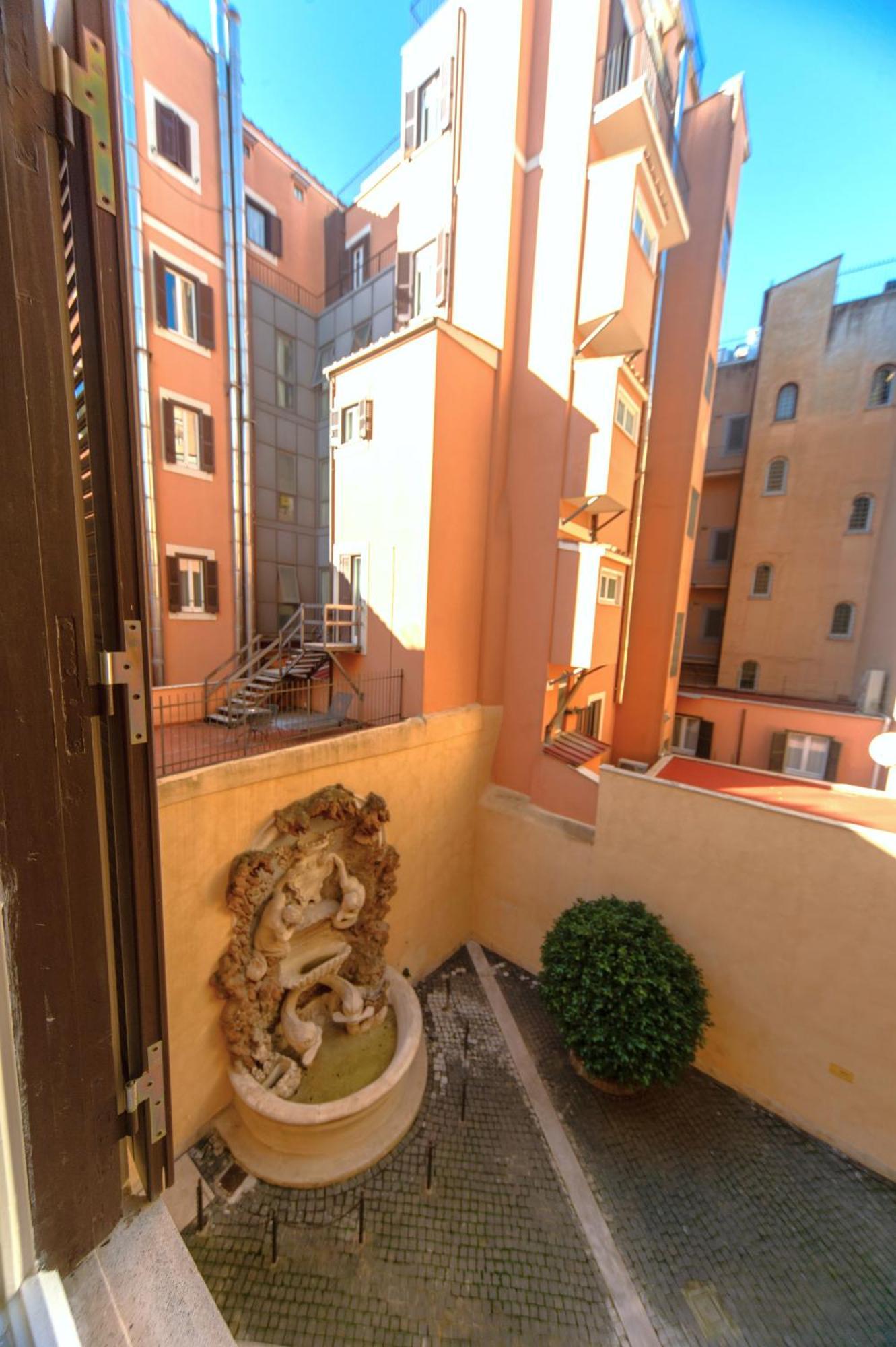 Bernini Stay, Next To Trevi Fountain Roma Esterno foto
